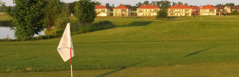 b Golfplatzresidenz erstrahlt im Sonnenuntergang